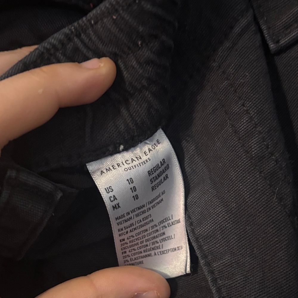 American Eagle Women’s Black Cargo Pants - Picture 4 of 4